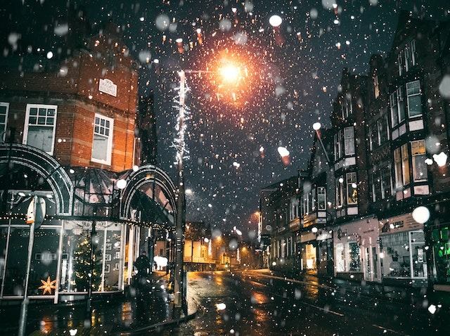 How Do You Photograph Falling Snow During Winter?