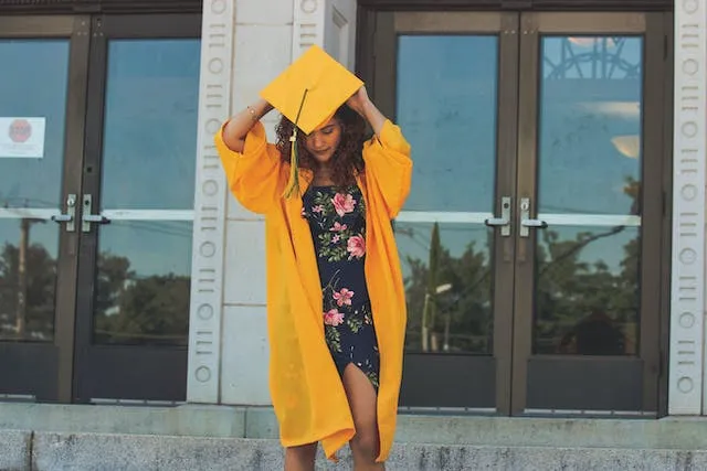 Tips for choosing graduation picture outfits