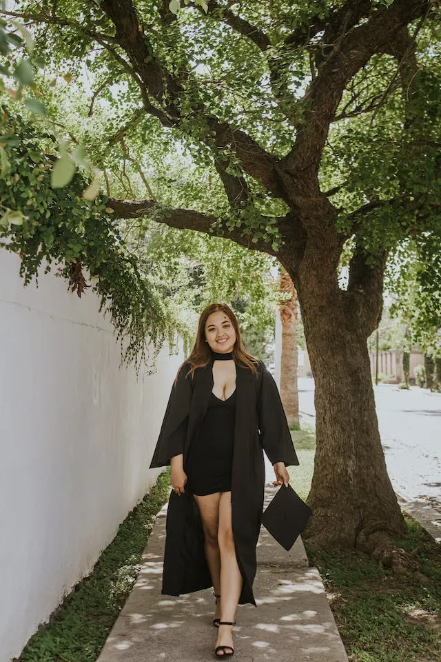 Dress or Gown Outfit Ideas For Graduation Picture-Perfect Photoshoot 1